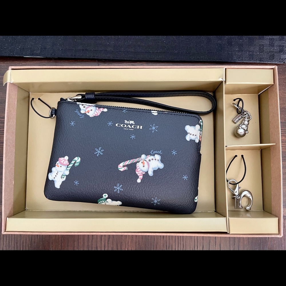 LIMITED EDITION COACH SNOWMAN & CHARMS GIFT SET ! - Picture 5 of 10